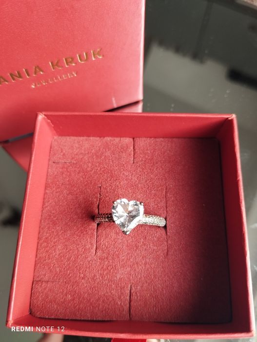 Pierścionek Ania Kruk z cyrkoniami zaręczynowy serce serduszko