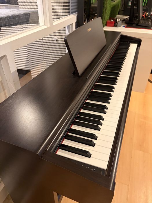Piano digital Yamaha Arius YDP-145