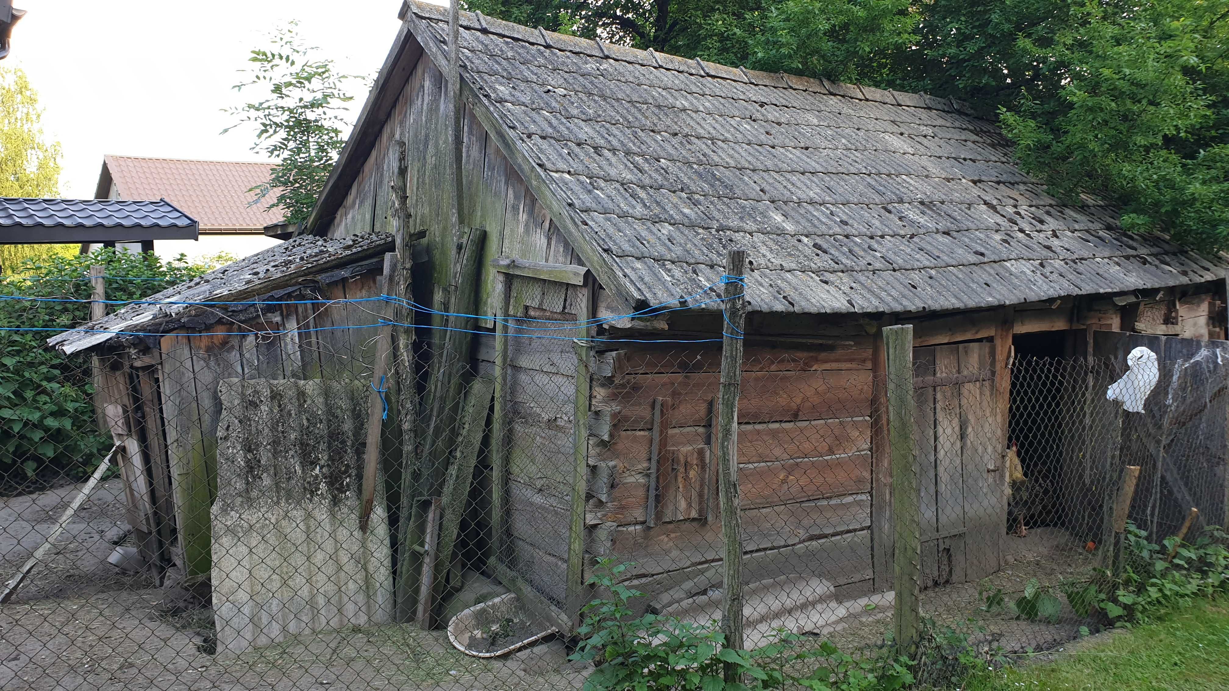 Zabudowania drewniane do rozbiórki i przeniesienia.