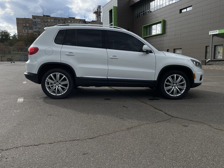 Продам Volkswagen  Tiguan 2.0 TSI 4 Motion