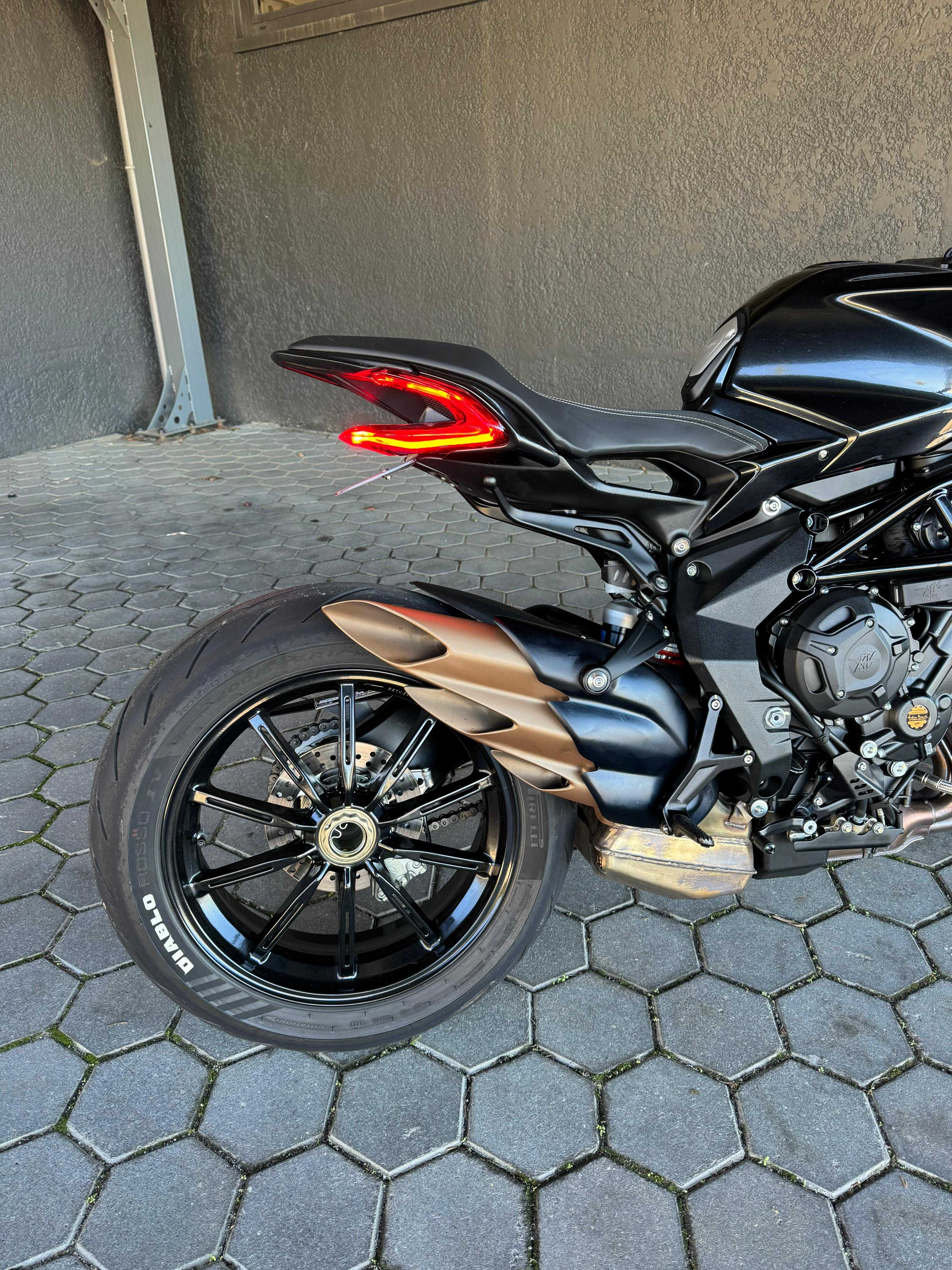 MV Agusta Dragster R 2024