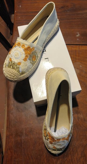 Alpercatas com bordado