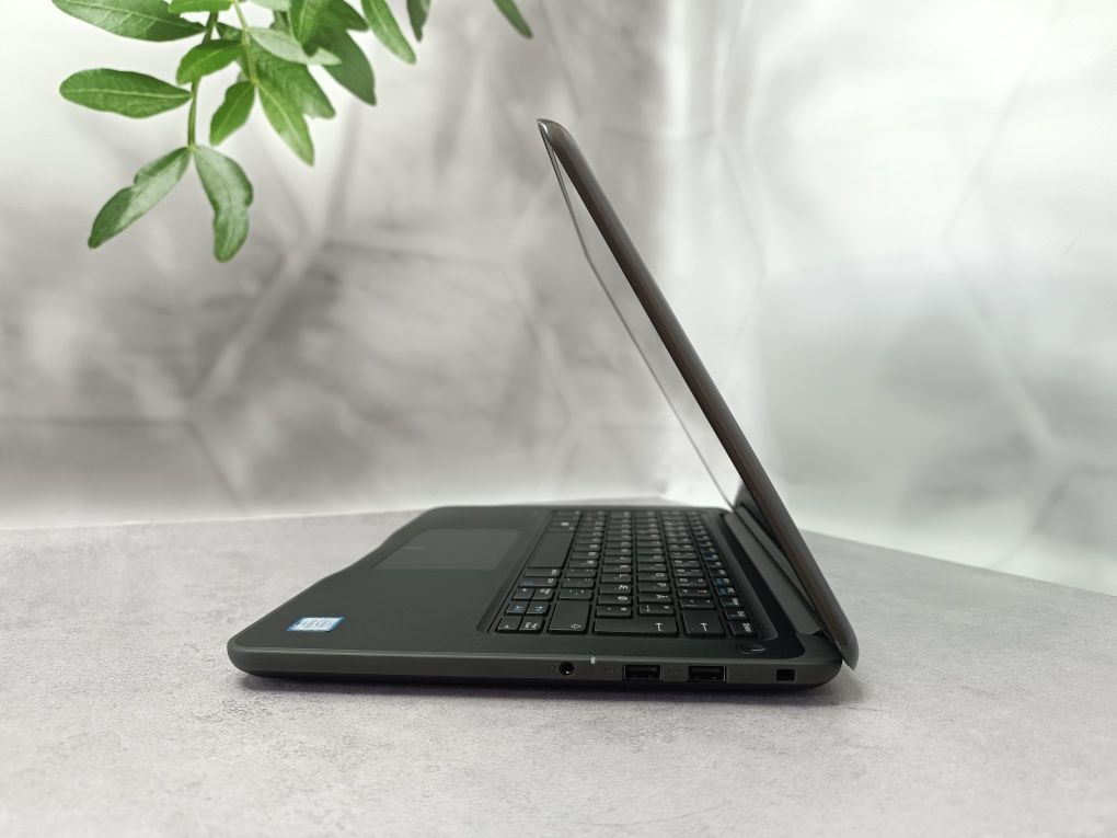 Сенсорний ноутбук Dell Latitude 3380/i3-6006U/8 ГБ/256 GB/13.3 " HD