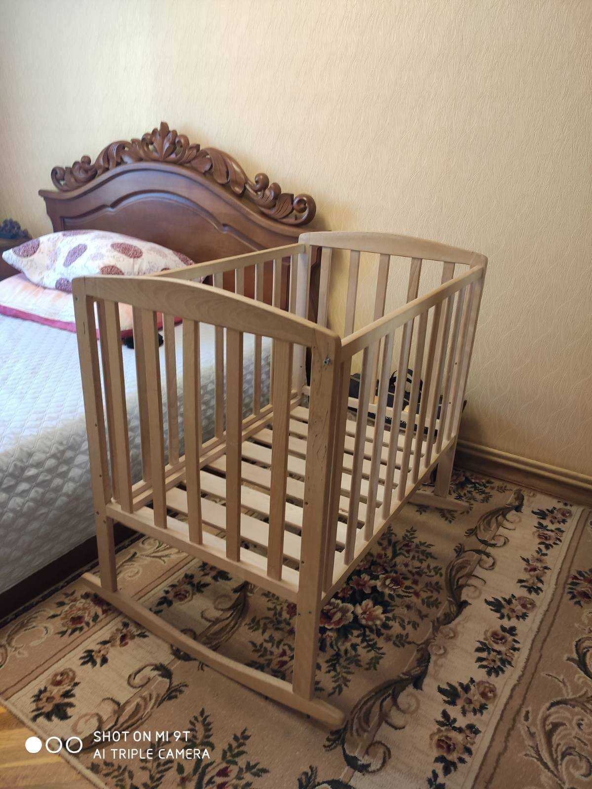 Прокат . Дитяче ліжечко з матрацом.