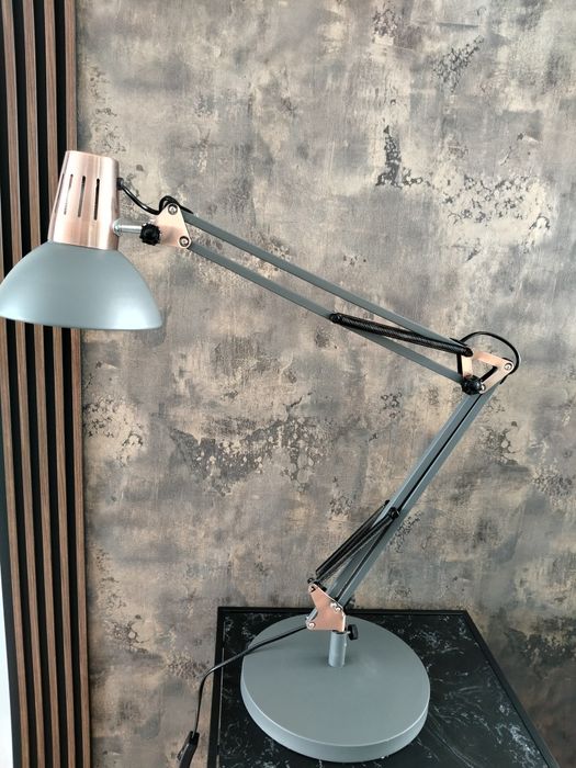 Elegancka, stylowa lampa, z regulacją wysokości