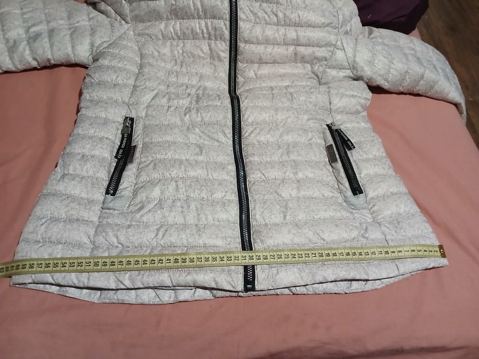 Жіноча куртка з капюшоном