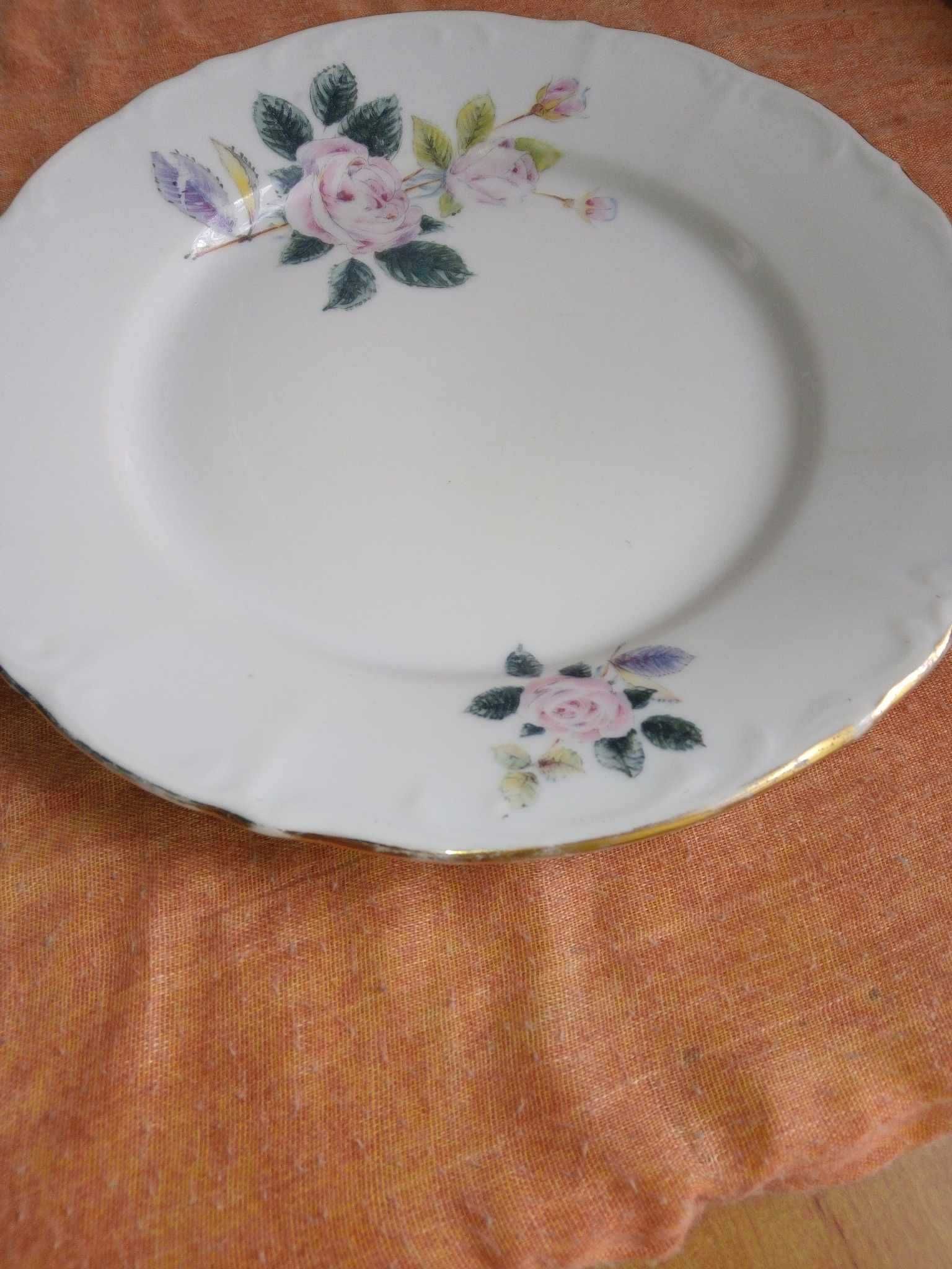 Talerz porcelanowy płaski złocony deserowy 20cm MZ Czechoslovakia róże