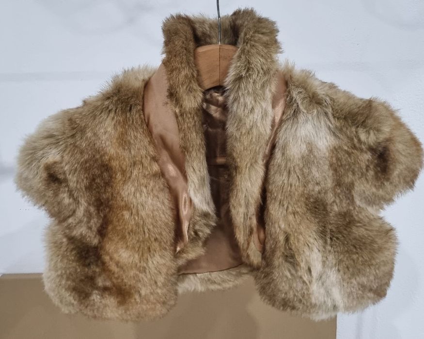 Casaco de Mulher não é novo em bom estado