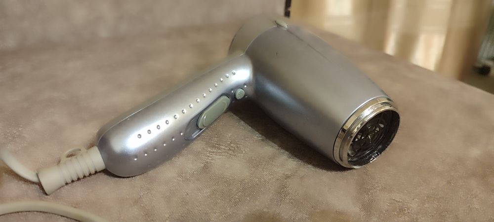 Маленький дорожный фен.