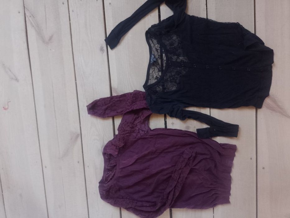 Віддам безкоштовно багато одягу, взуття.