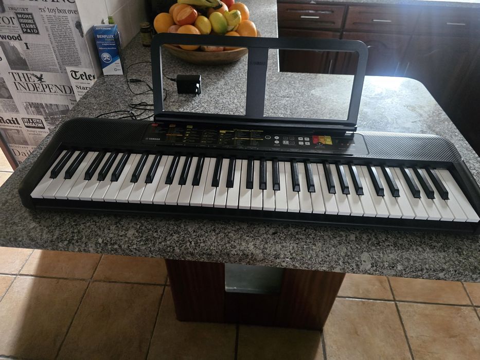 Vendo este piano com garantiam