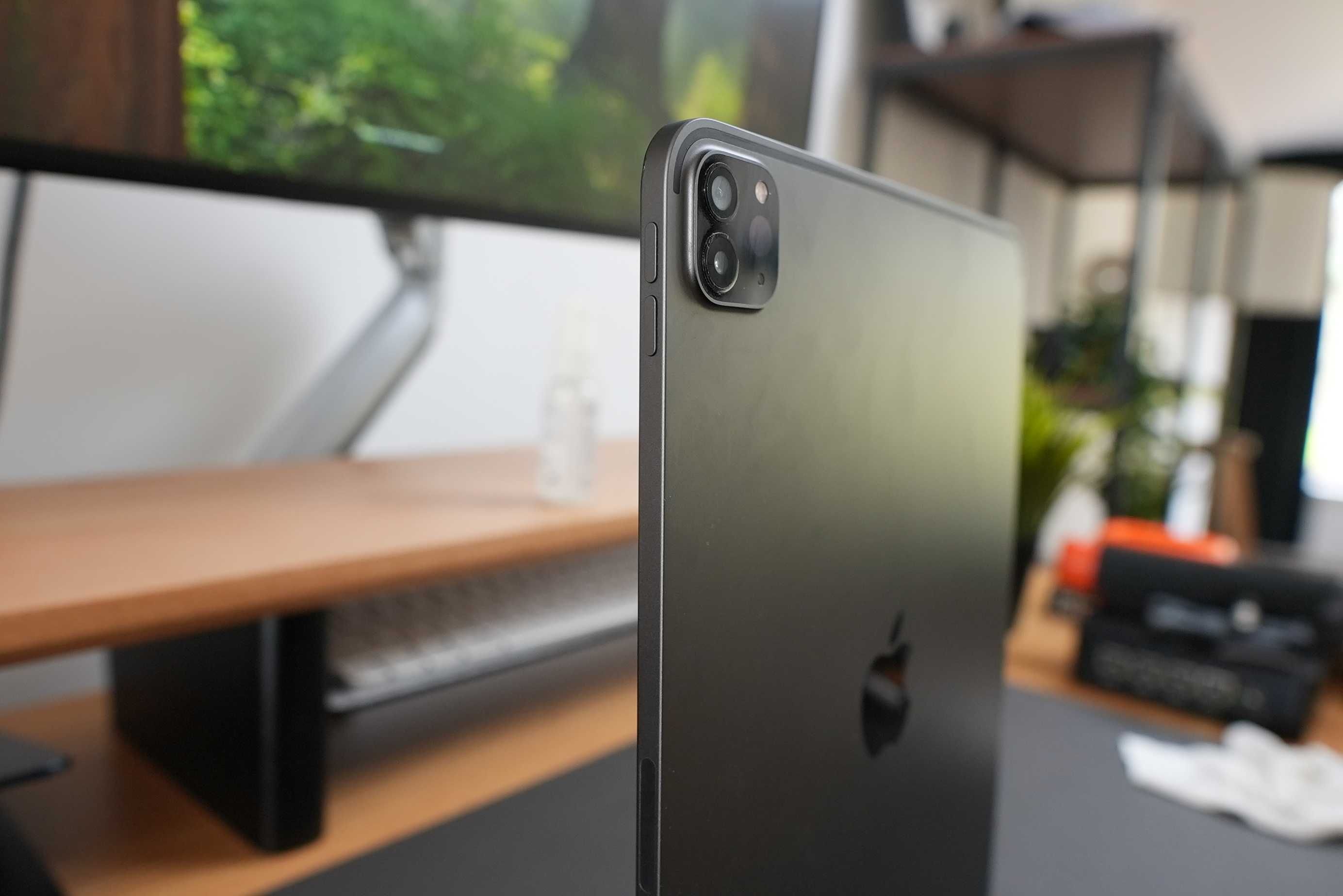 iPad Pro 11-inch + Magic Keyboard