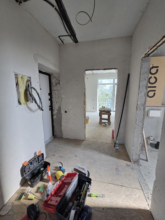 Продам квартиру з кладовою в центрі  міста