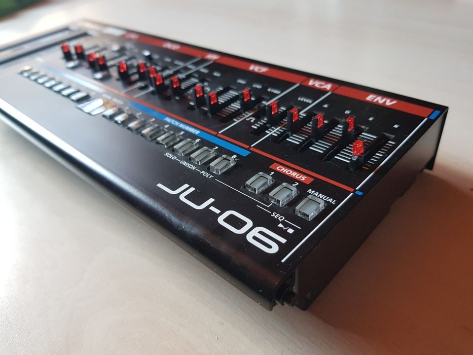 Roland boutique ju-06 sintetizador
