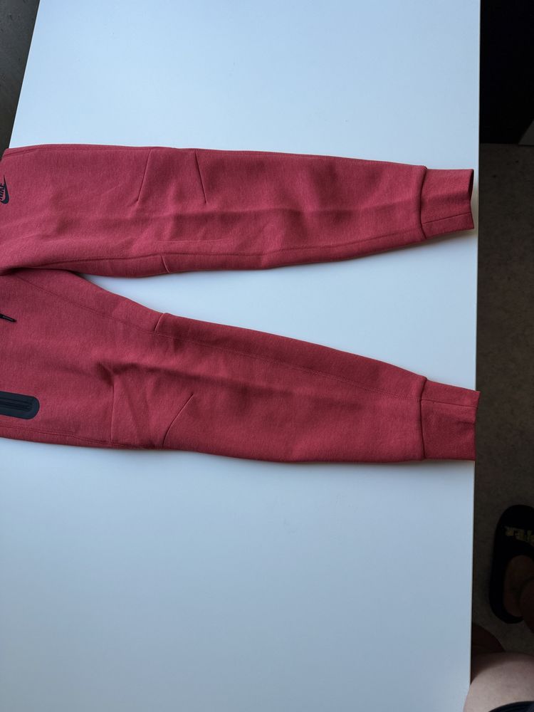 Nike Tech Fleece University Red Heather/Black rozm. S drill black