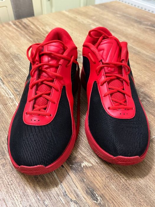 Продам баскетбольні кросівки Nike giannis freak 6