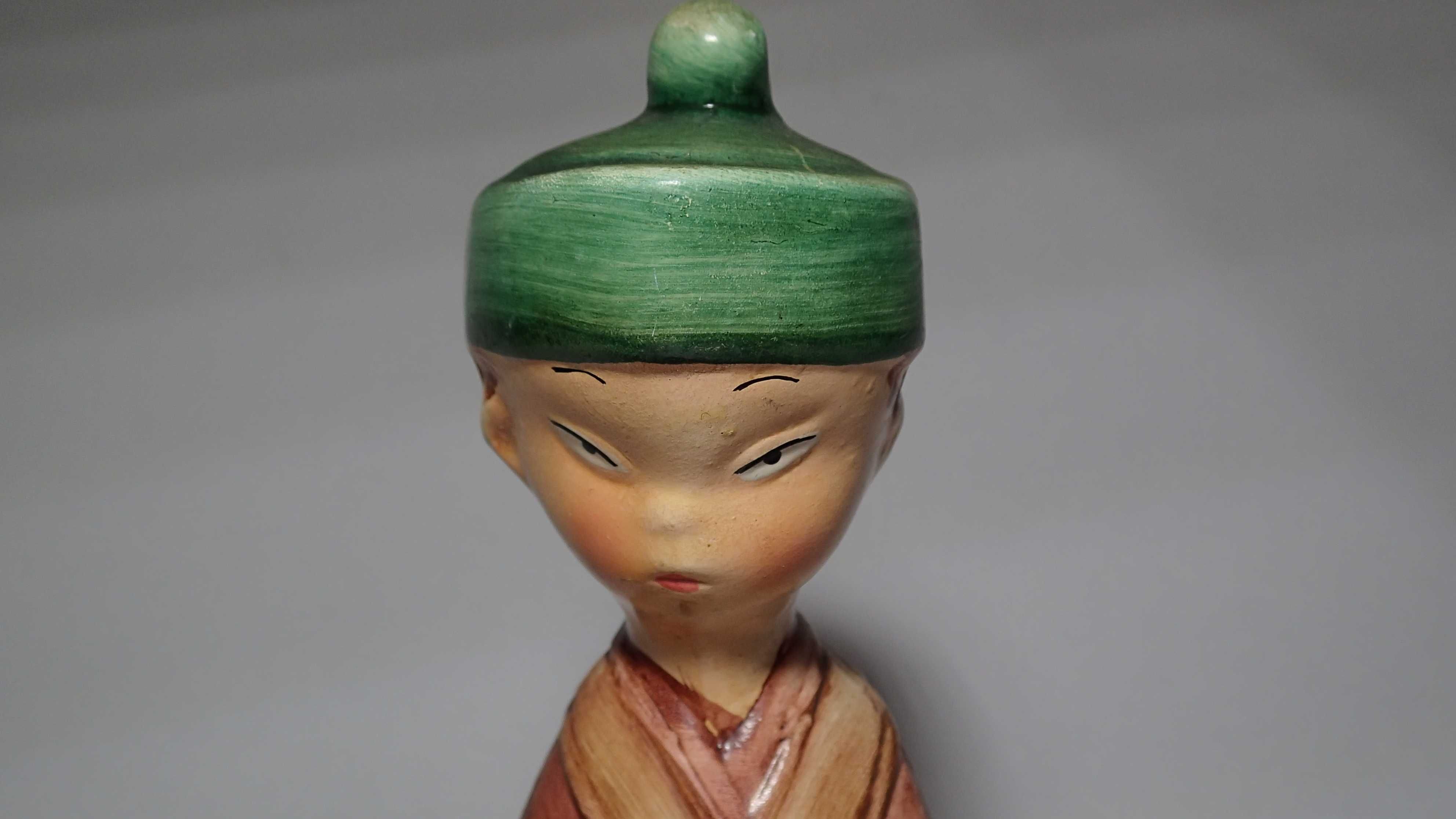 Estatueta pequeno monge em cerâmica