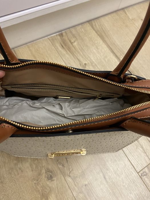 Продам сумку guess