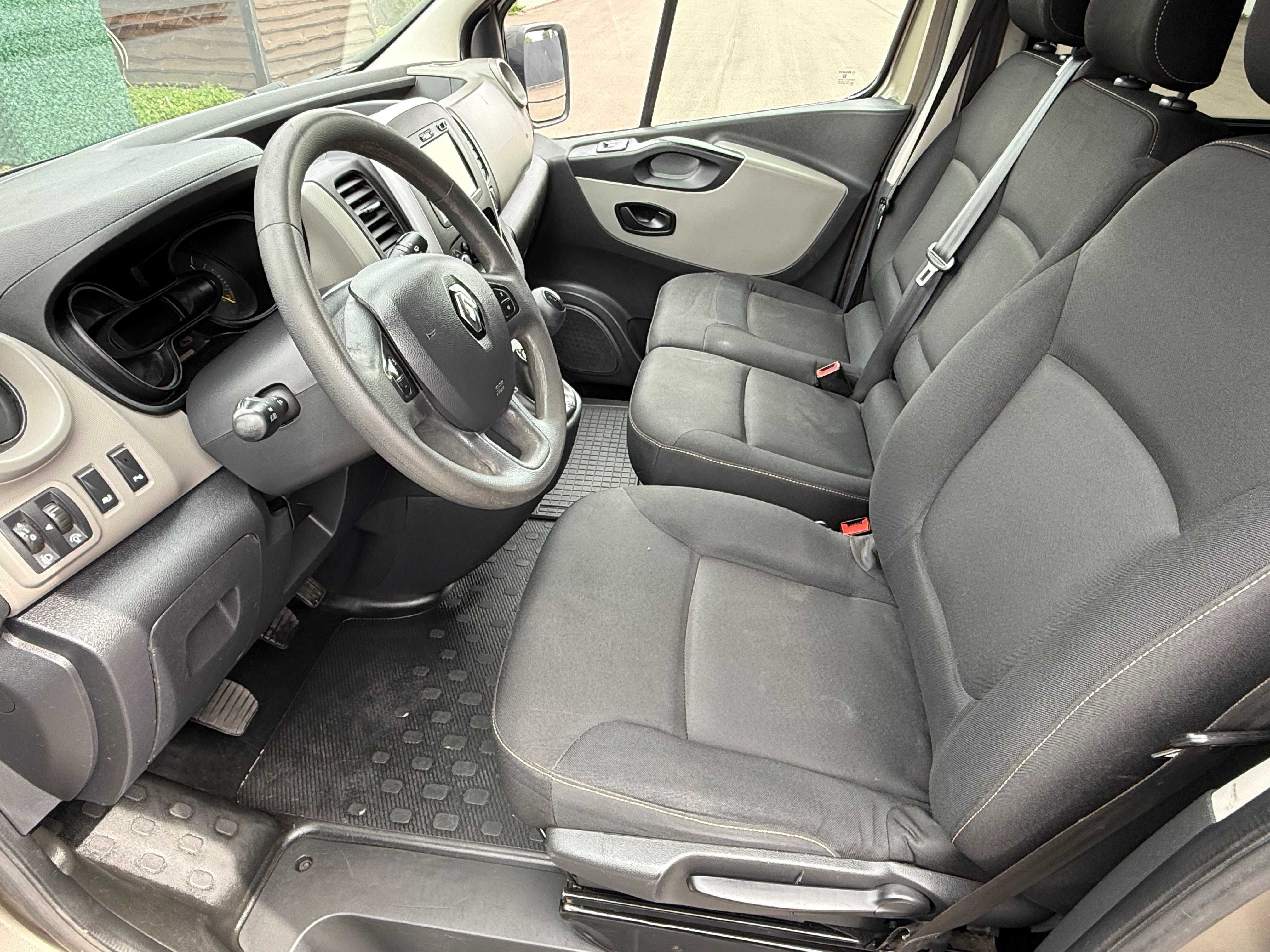 Renault Trafic  2015 Оригінальний пасажир