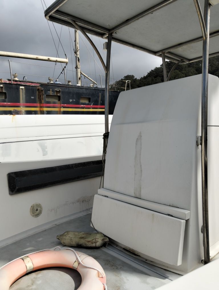 Barco de sonho semi-novo com 7 m