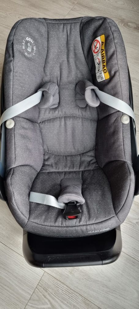Fotelik Maxi Cosi Pebble Pro + baza Familyfix One i-size