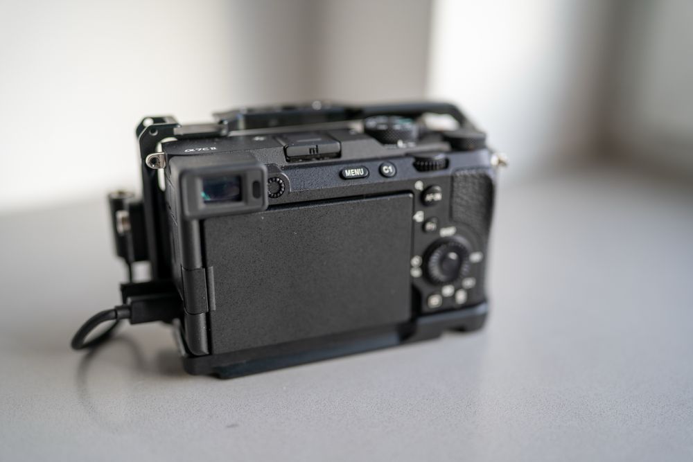 Sony A7Cii + cage + hdmi