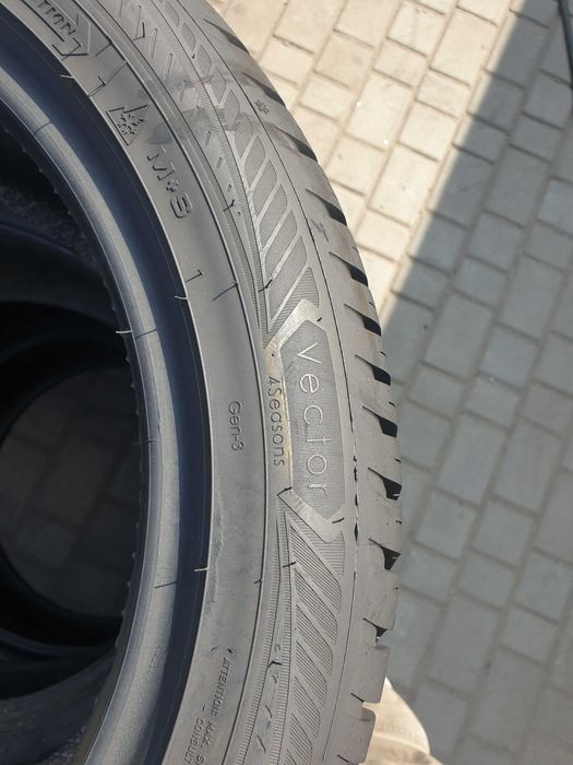 Шина 1шт 225/50 R17 98W Goodyear Vector 4 Season Gen-3.