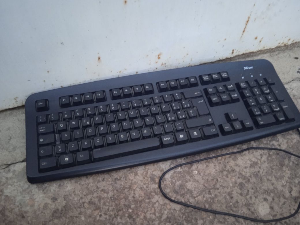 Продам нерабочие клавиатуры