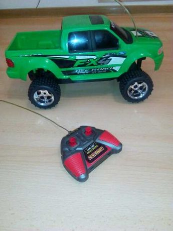 Auto 1:18 Ford F-150 RC Truck FX4 Off Road z pilotem