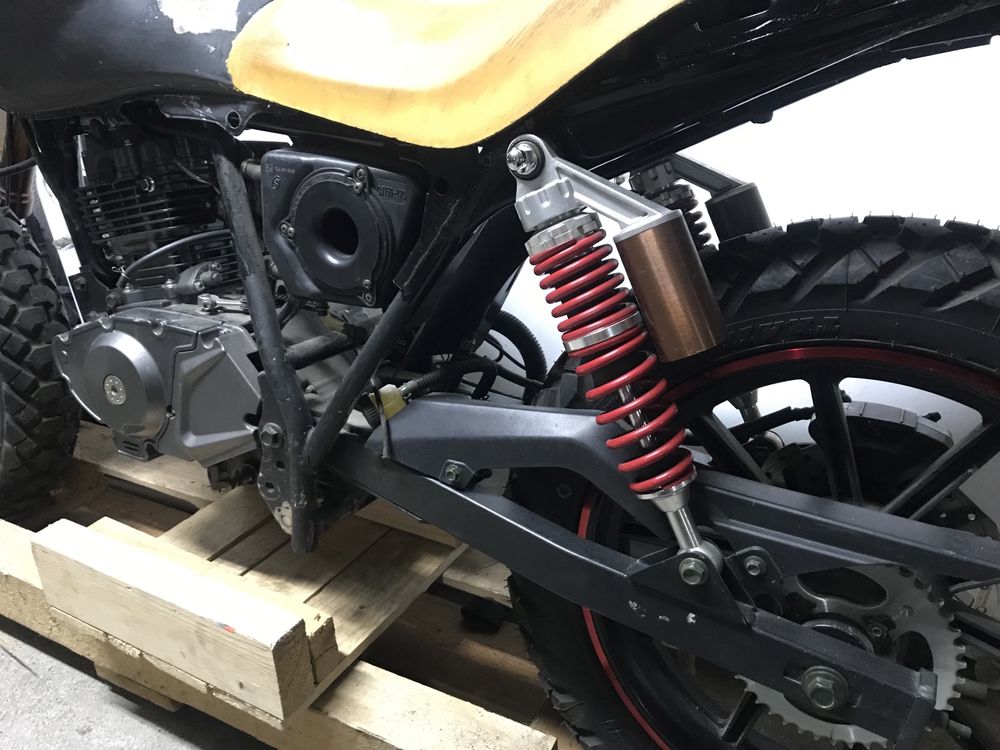 mota transformada  - Keeway RKV - Scrambler