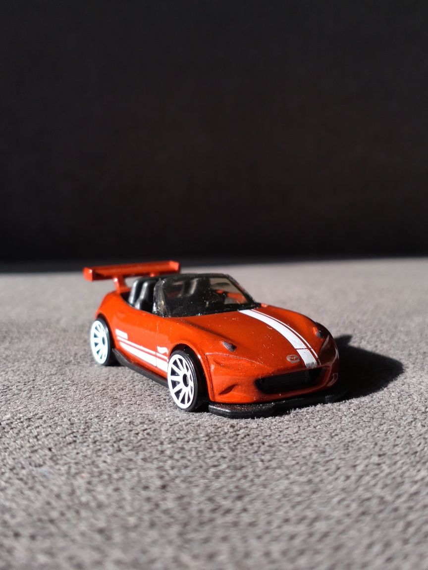 Hot Wheels 2015 Mazda MX-5 Miata