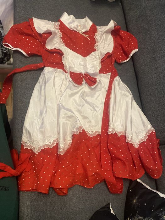 S2.  Strój czerwonego kapturka rozmiar 116