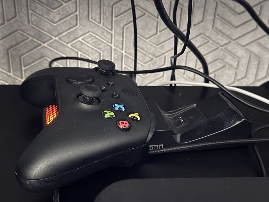 Xbox series s + 2 контроллери акумуляторні із зарядкою та кейс