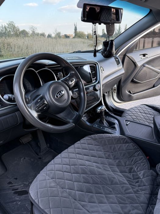 Продам машину Kia K5 .