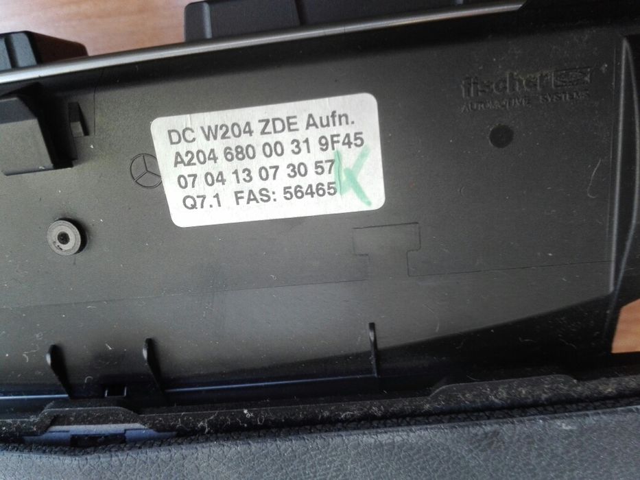 Mercedes w204 monitor navi nawigacja klapka wyswietlacz radia