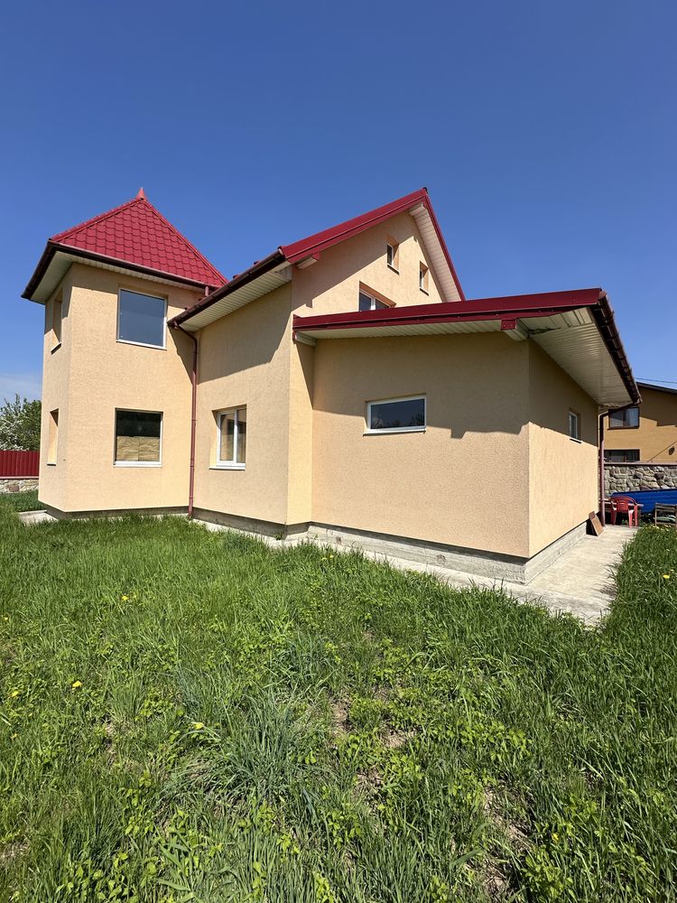 Продам особняк вул. Коновальця з балконами та гаражем площа 170м2