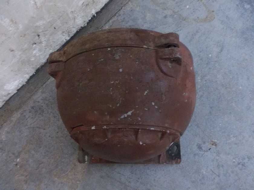 Zabytkowa lampa z lotniska , pasa startowego