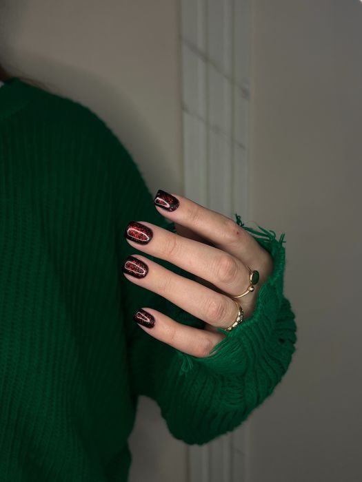 Працюю в Центрі Міста. Манікюр , гель лак+ укріпленя , нарощування)