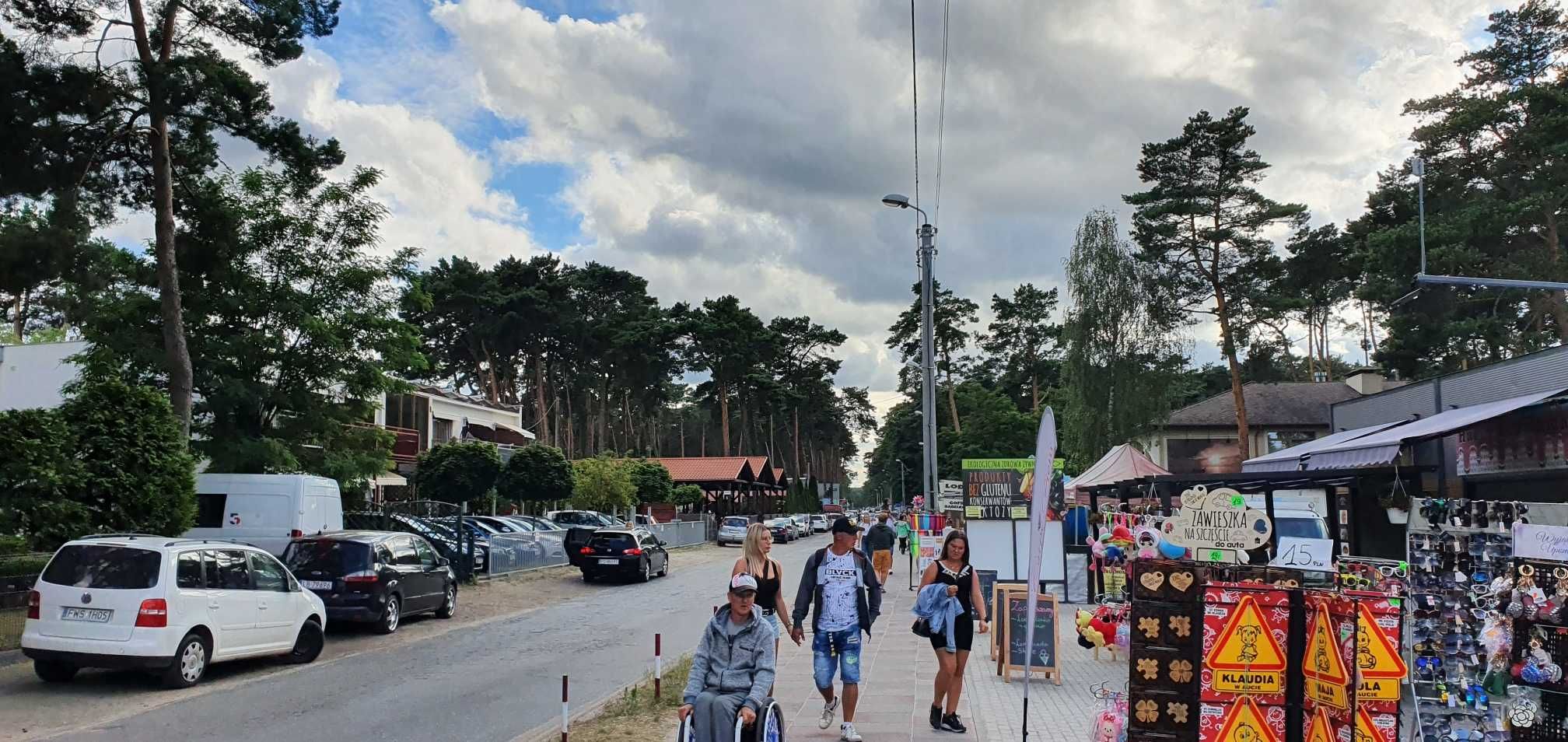 Sprzedam działkę budowlaną  z ośrodkiem nad jeziorem w Boszkowie