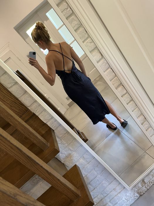 Satynowa sukienka granatowa Asos S 36 34 odkryte wiazane plecy