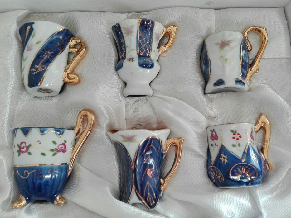 Conjunto de 6 mini chavenas + pires em porcelana