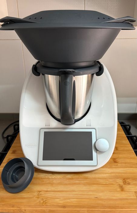 Bimby TM6 com pouco uso e alguns acessórios sem qualquer uso