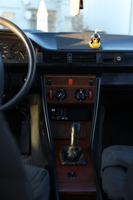 Mercedes-Benz W124 200D