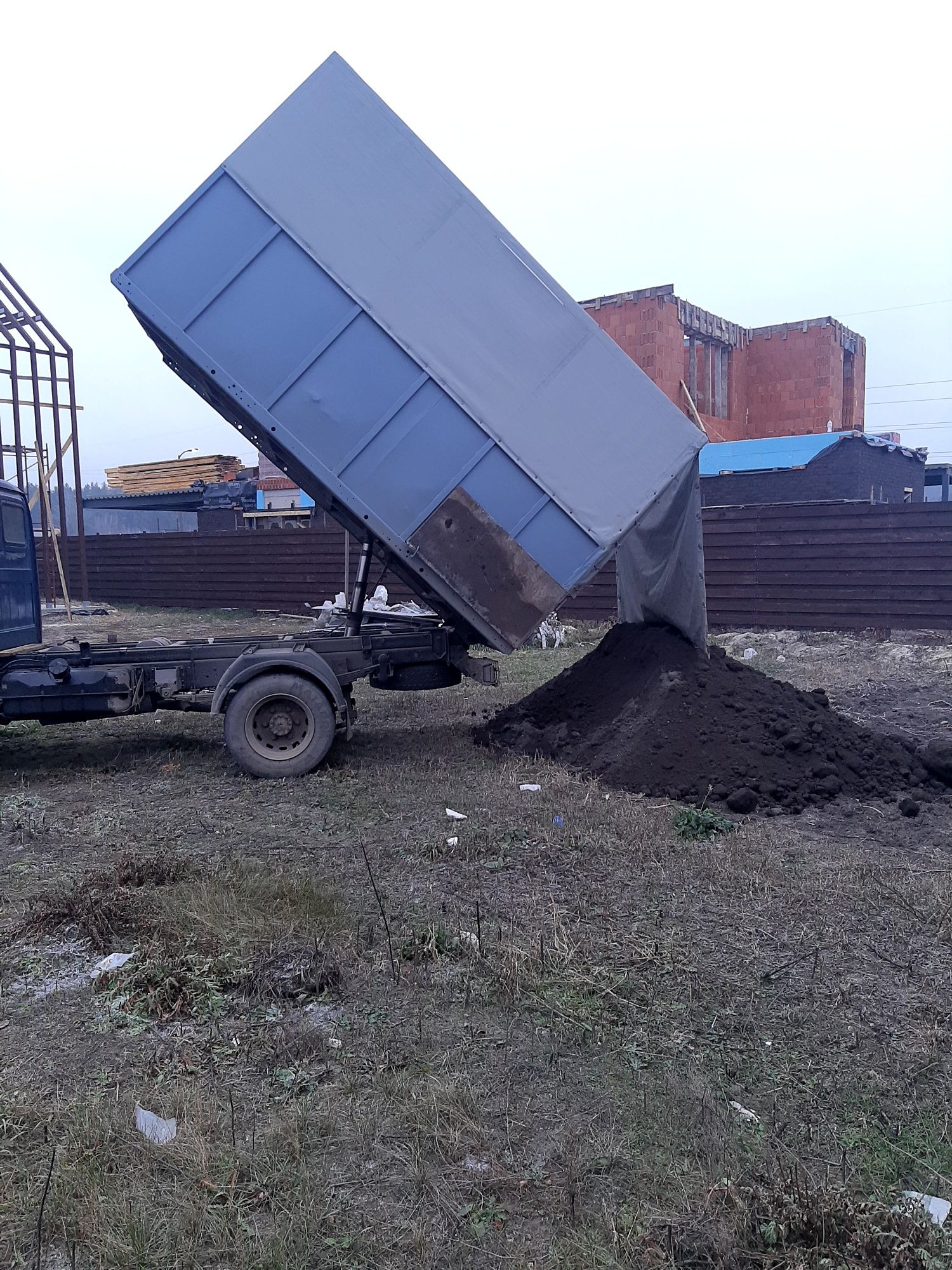 Вывоз мусора. Грузоперевозки до 6 тонн,услуги самосвала