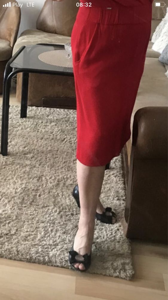 Czerwona . sukienka Simple r. M elegancka.