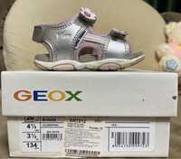 Дитячі сандалі на дівчинку Geox 20 розмір.