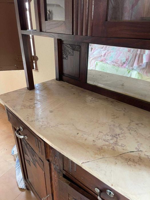 Armario para louça de madeira e pedra