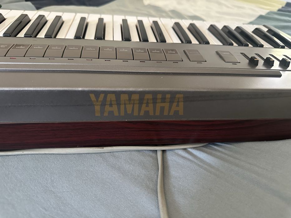SYNTH Yamaha CE 25