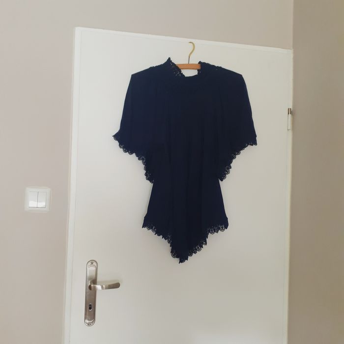 Bluzka w trójkąt kolor granat