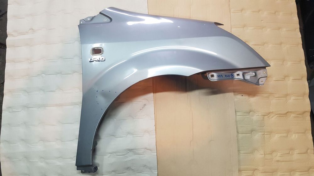 toyota corolla verso 04-08 błotnik prawy 4s0